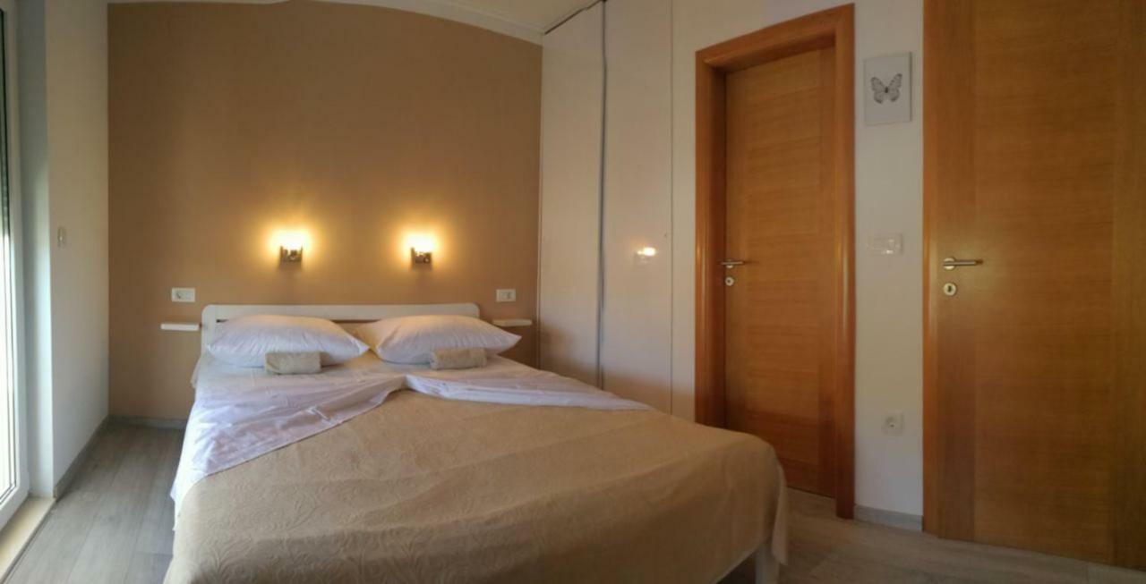 Apartments Prpic Seget Vranjica Ngoại thất bức ảnh