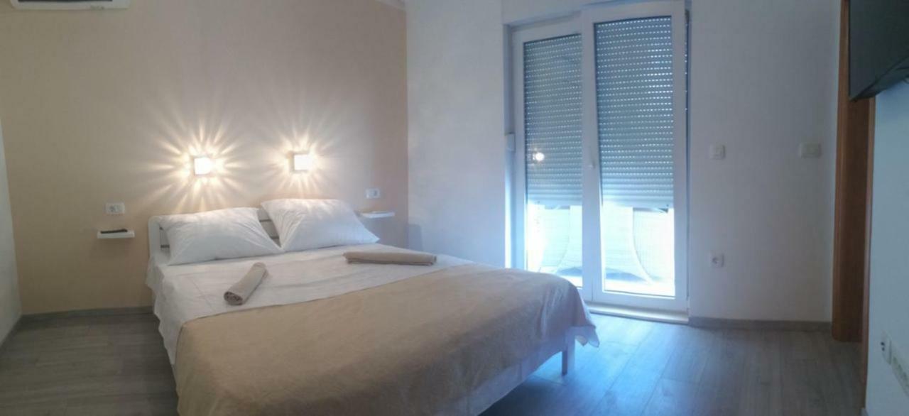 Apartments Prpic Seget Vranjica Phòng bức ảnh