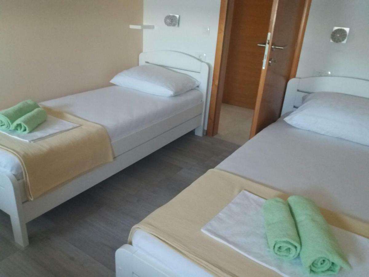 Apartments Prpic Seget Vranjica Phòng bức ảnh